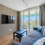3-bedroom In Playa De Américas With Ac, Pool, Parking Appartamento *
