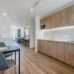3-bedroom In Playa De Américas With Ac, Pool, Parking Appartamento