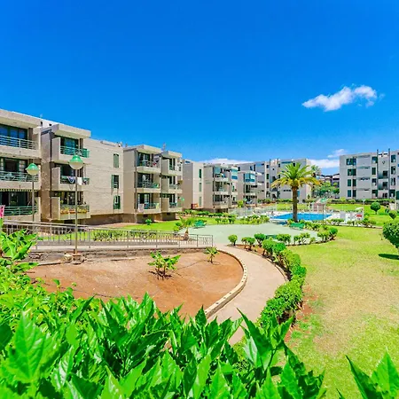 3-bedroom In Playa De Americas With Ac, Pool, Parking 아파트 *