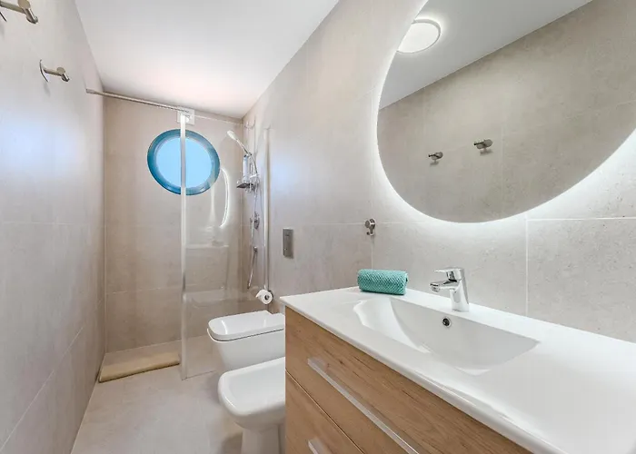 아파트 3-bedroom In Playa De Americas With Ac, Pool, Parking