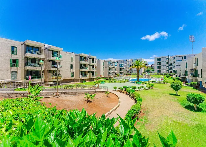 3-bedroom In Playa De Americas With Ac, Pool, Parking 아파트 *