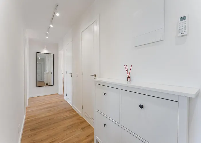 3-bedroom In Playa De Americas With Ac, Pool, Parking 플라야데라스아메리카스