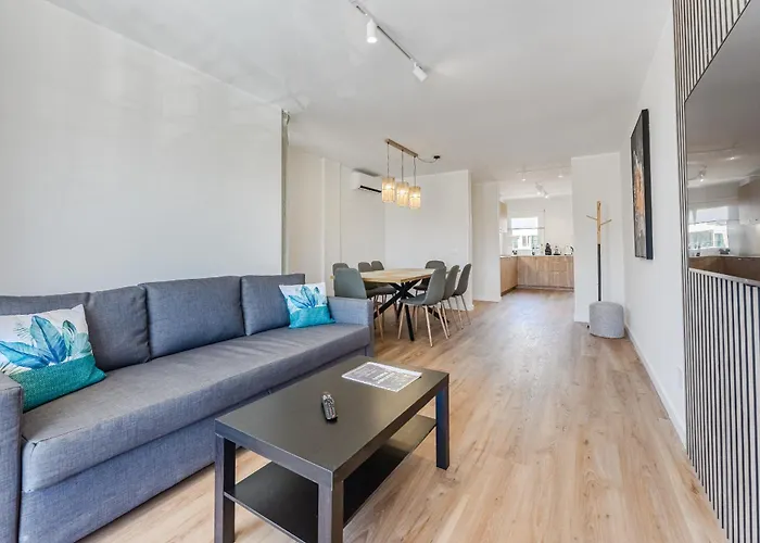 3-bedroom In Playa De Americas With Ac, Pool, Parking 아파트 *