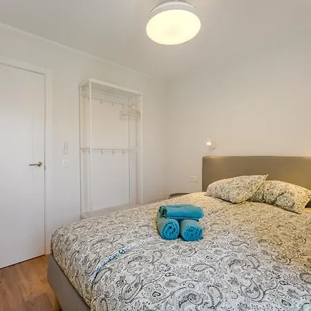 3-bedroom In Playa De Américas With Ac, Pool, Parking Appartement Playa de las Américas