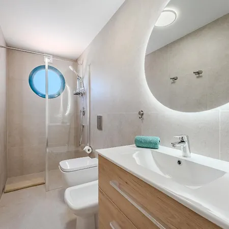 Апартаменти 3-bedroom In Playa De Americas With Ac, Pool, Parking
