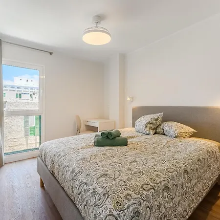 3-bedroom In Playa De Americas With Ac, Pool, Parking Апартаменты Плая-де-лас-Америкас