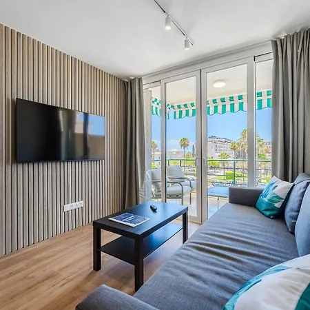 3-bedroom In Playa De Américas With Ac, Pool, Parking Appartement *