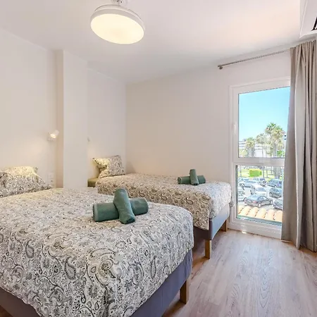 3-bedroom In Playa De Américas With Ac, Pool, Parking * Playa de las Américas