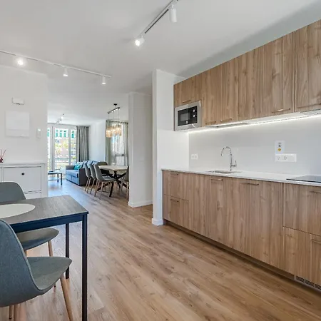 3-bedroom In Playa De Americas With Ac, Pool, Parking Апартаменти