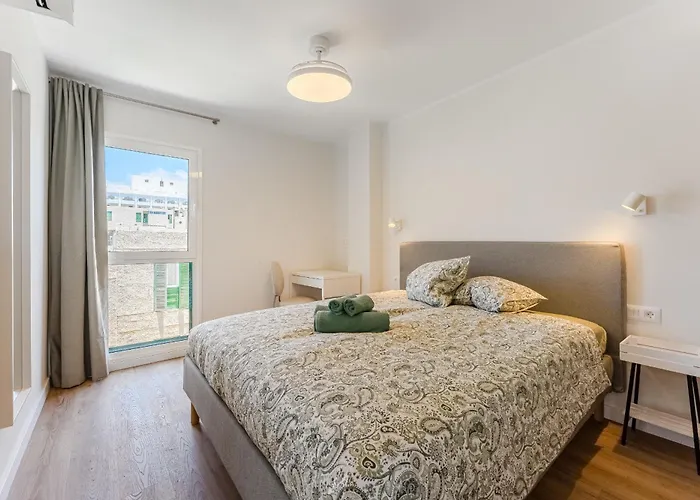 3-bedroom In Playa De Americas With Ac, Pool, Parking Апартаменты Плая-де-лас-Америкас