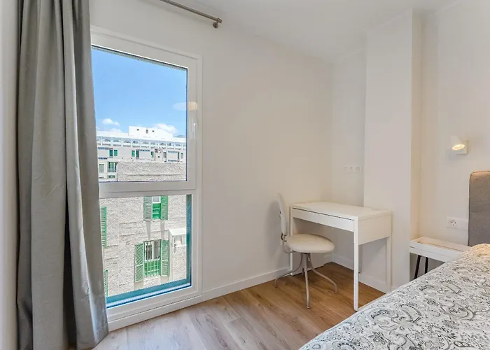 3-bedroom In Playa De Americas With Ac, Pool, Parking