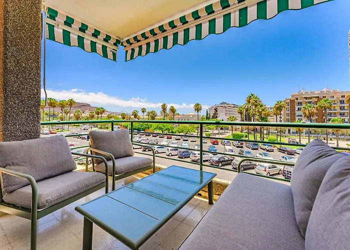 3-bedroom In Playa De Americas With Ac, Pool, Parking Апартаменты