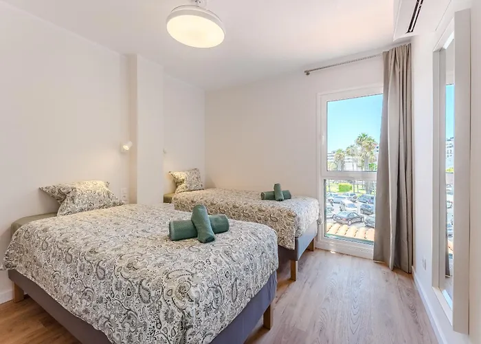 3-bedroom In Playa De Americas With Ac, Pool, Parking * Плая-де-лас-Америкас