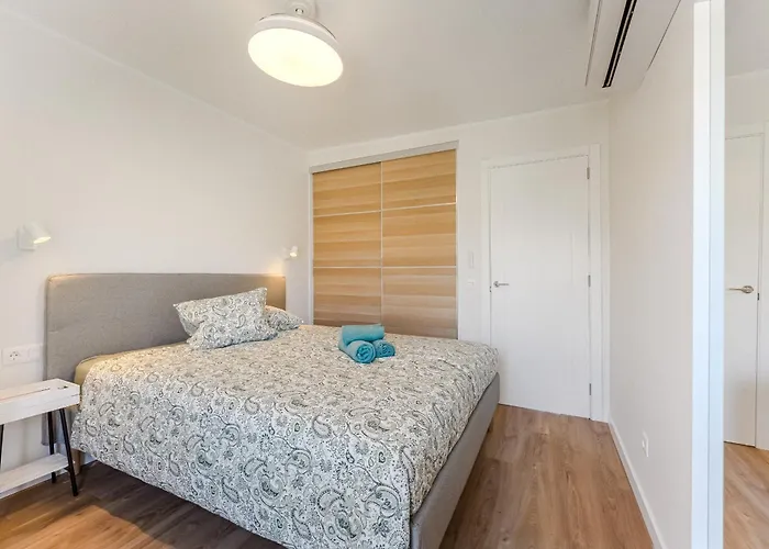 公寓 3-bedroom In Playa De Americas With Ac, Pool, Parking *